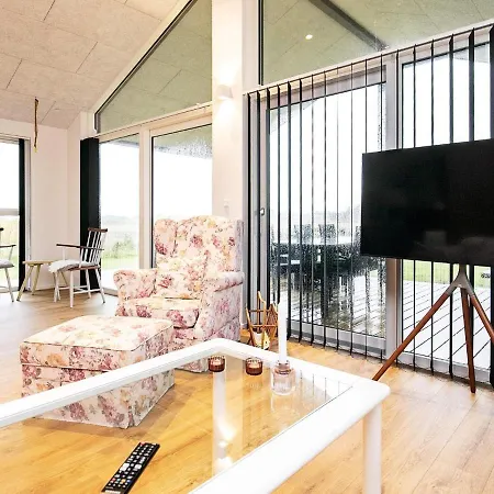 Hébergement de vacances 5 Star Holiday Home In S By *