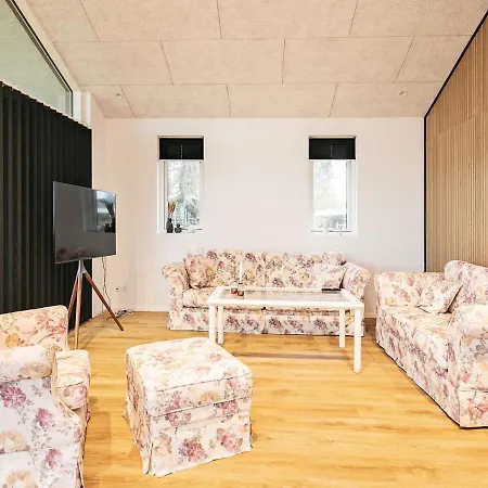 Hébergement de vacances 5 Star Holiday Home In S By *